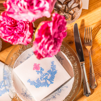 Paviot, Serviette, Trianon bleu, weiß bedruckt mit Wiesenblumen, rosa, blau style